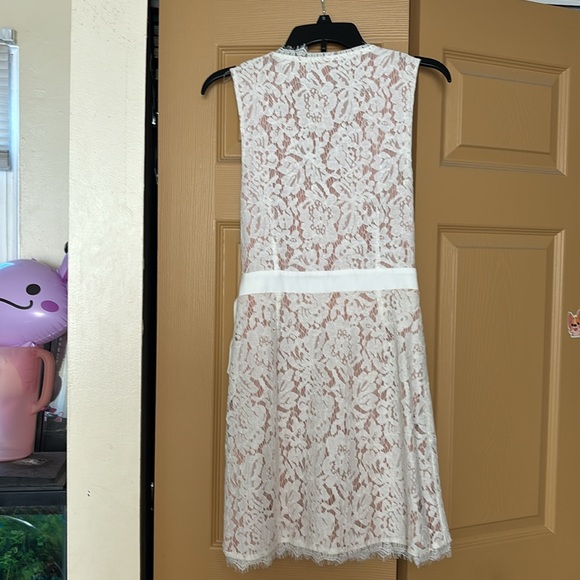 Lacy cream strapless dress - Picture 3 of 4